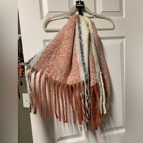 Cute blanket scarf - Picture 2 of 2